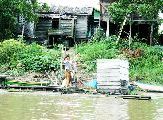 Foto: Cilts sievietes un saldūdens delfīnu meklējumi Borneo